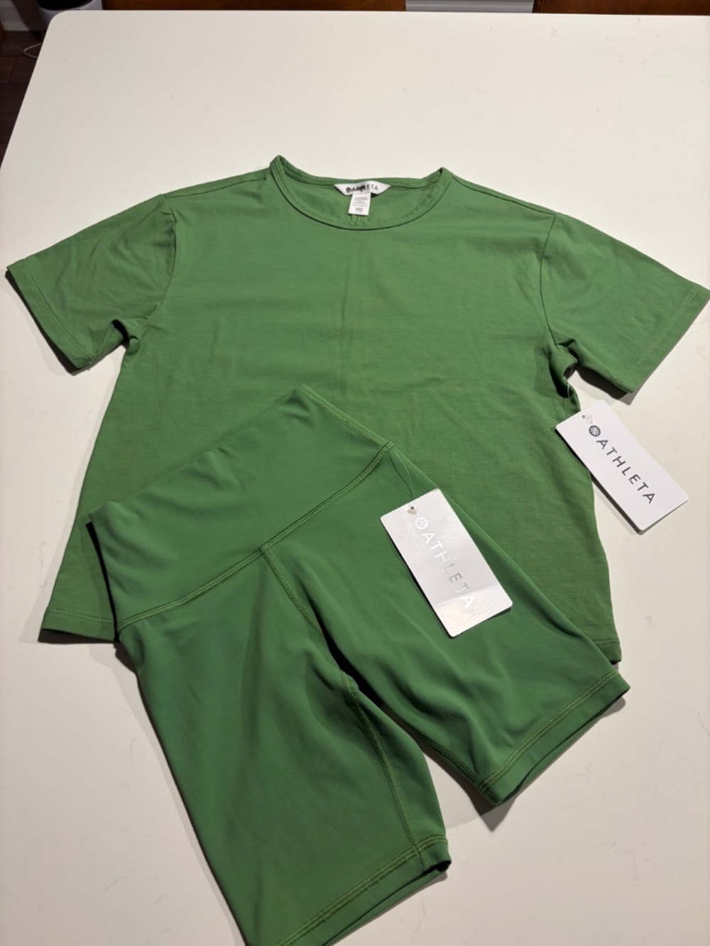 NEW Athleta XXS Set Transcend Shorts and Essential Tee Green